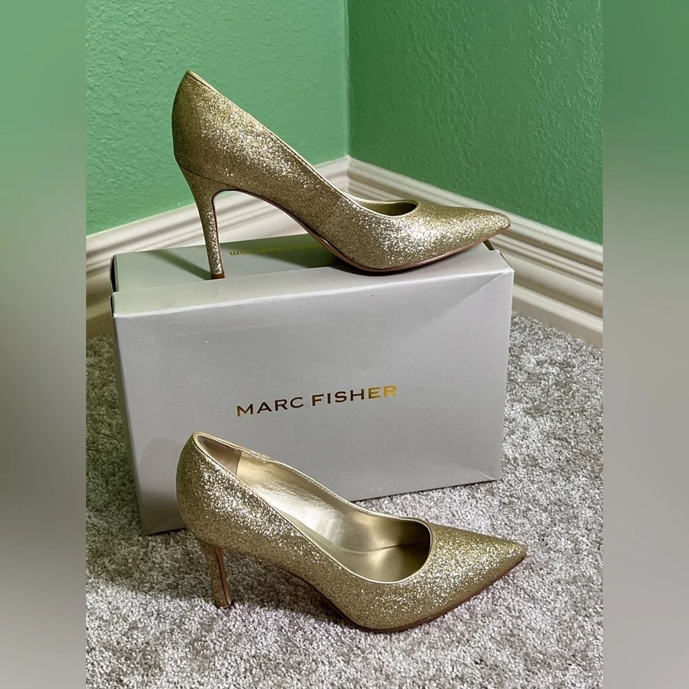 LIKE NEW!!!!! Marc Fisher Gold Glitter Heels